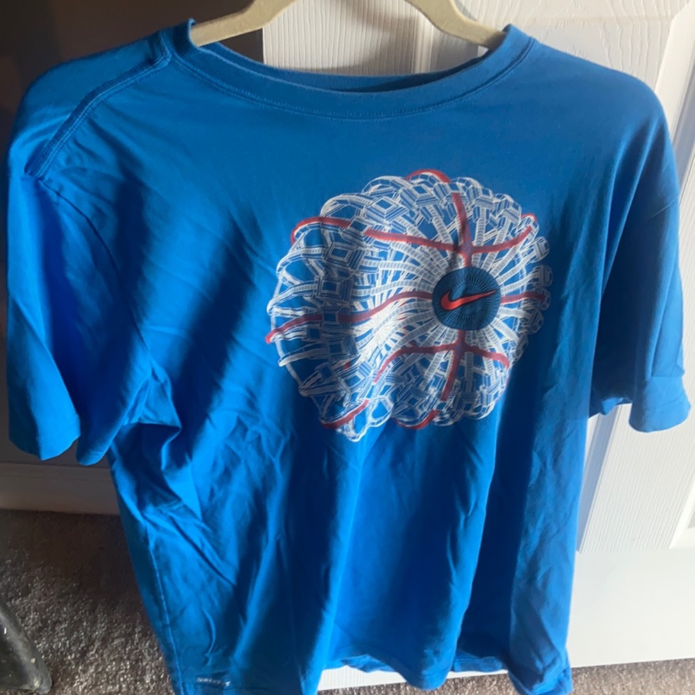 Nike men’s basketball shirt